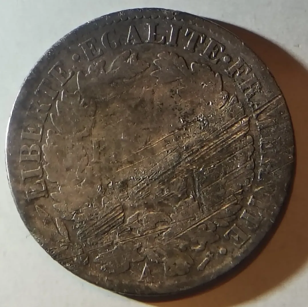 1 franc van 1881, zijde met een krans en het opschrift Liberté Égalité Fraternité